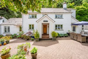 Front Elevation and Courtyard- click for photo gallery